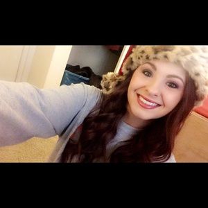 Meet your Posher, Halee